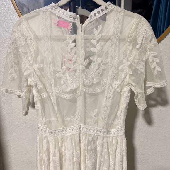 Pink Lily Ivory Lace Gown - Picture 5 of 6